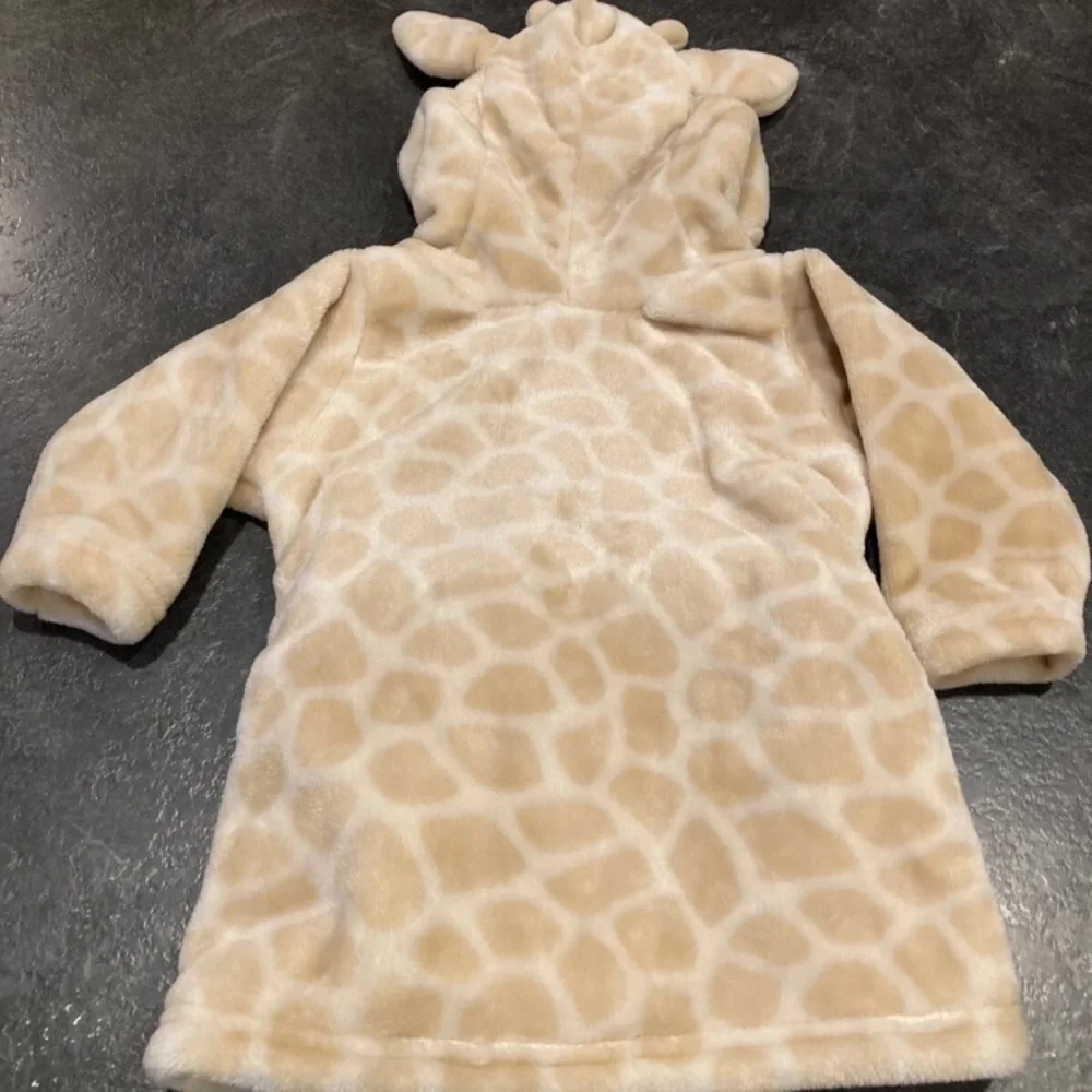 Infant boys tan brown giraffe print long sleeve hooded robe size 0-9 months